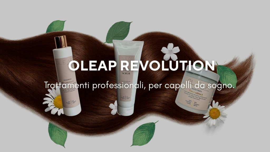 Immagine di prodotti per la cura dei capelli Oleap Revolution, tra cui shampoo, scrub e maschera, disposti su un sfondo di capelli ondulati e decorati con fiori e foglie.